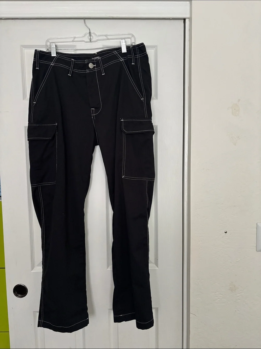 True Religion Black Bootcut Cargo Jeans with Contrast Stitching 34/34